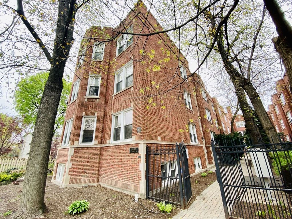 3853 N Kedvale Ave #1C, Chicago, IL 60641