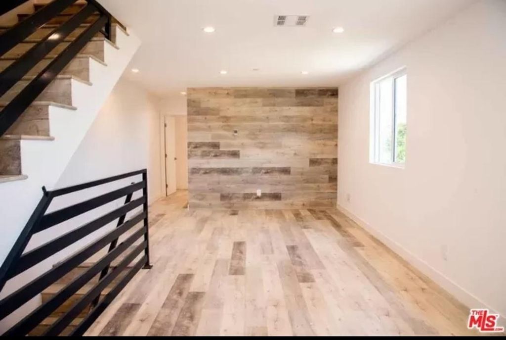 1451 Meadowbrook Ave, Los Angeles, CA 90019