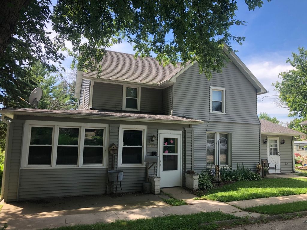 507 Lester St, Mount Carroll, IL 3 Bed, 2 Bath SingleFamily Home