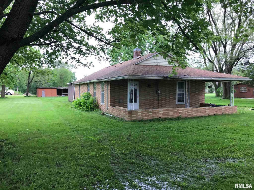 309 Young St, Colchester, IL 62326