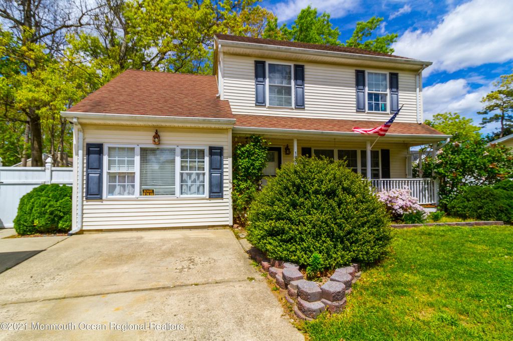 1054 Clearwater Ave, Manahawkin, NJ 08050