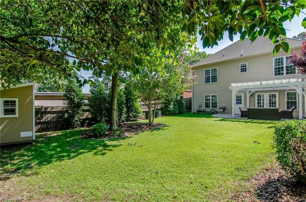 421 W Radiance Dr, Greensboro, NC 27403