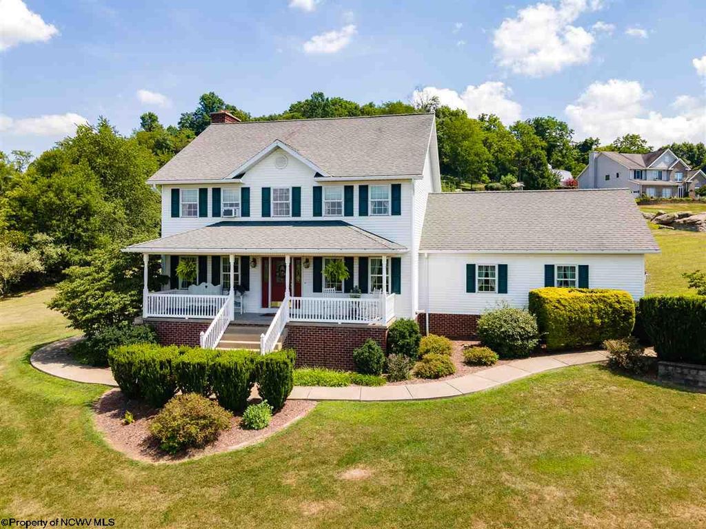 15 Franklin Farms Dr, Fairmont, WV 3 Bed, 4 Bath SingleFamily Home