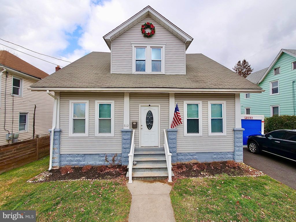 512 W Laughead Ave, Upper Chichester, PA 19061