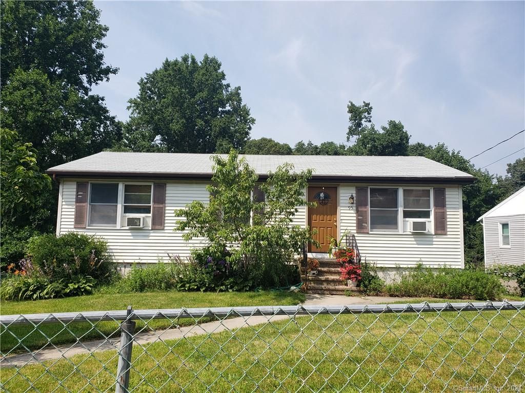 95 Fieldwood Rd, Waterbury, CT 06704