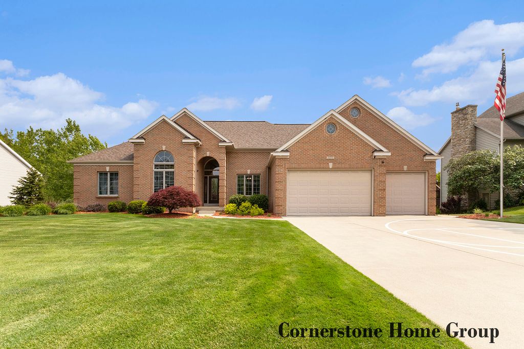 5273 S  Silverstone Dr NE, Comstock Park, MI 49321