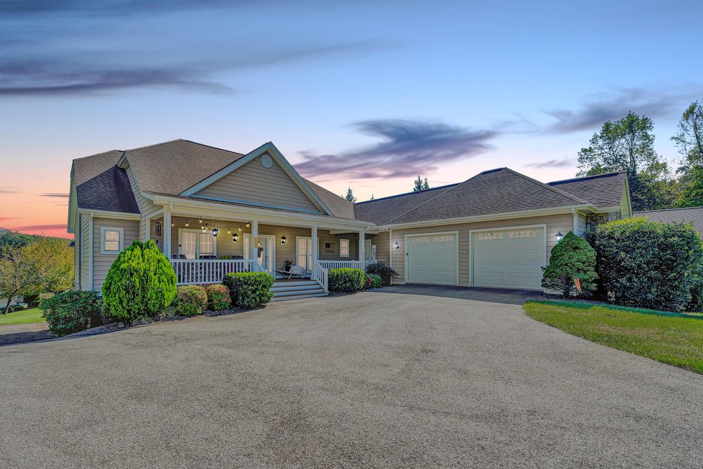 105 Inlet Dr, Wirtz, VA 24184