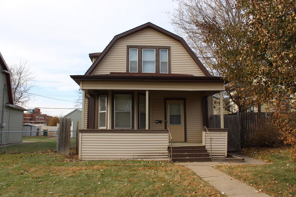 418 N 12th St, City Of Bismarck, ND 3 Bed, 1 Bath Single
