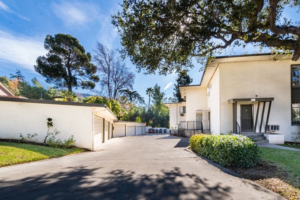 1816 Tamerlane Dr, Glendale, CA 91208