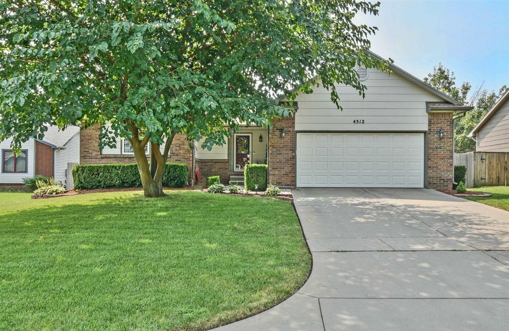 4512 N Westlake Ct, Bel Aire, KS 67220