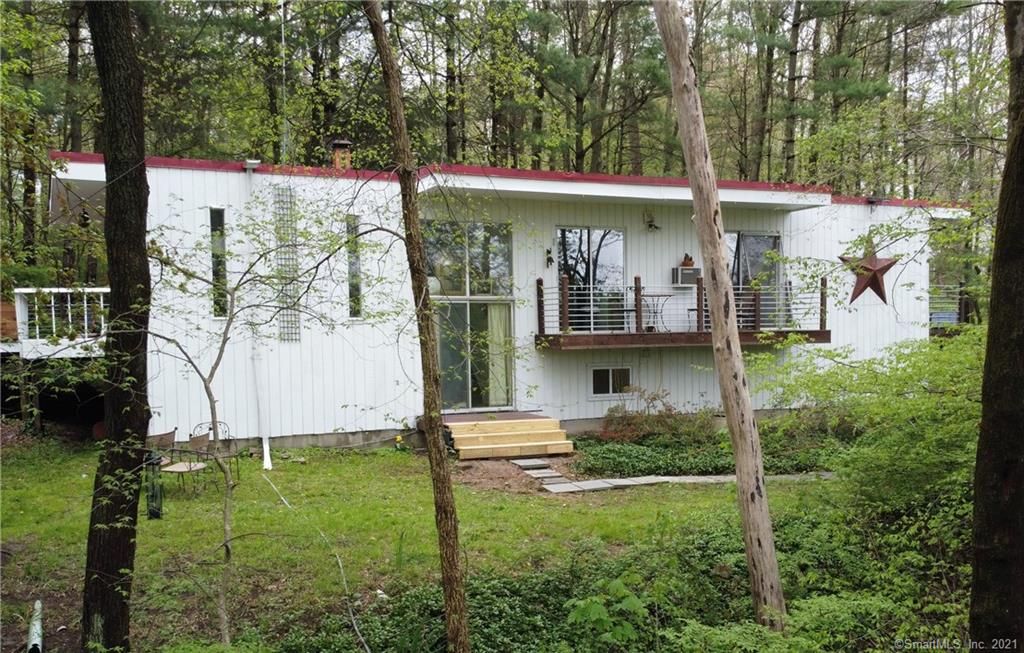 350 Newtown Tpke, Redding, CT 06896 4 Bed, 2 Bath SingleFamily Home