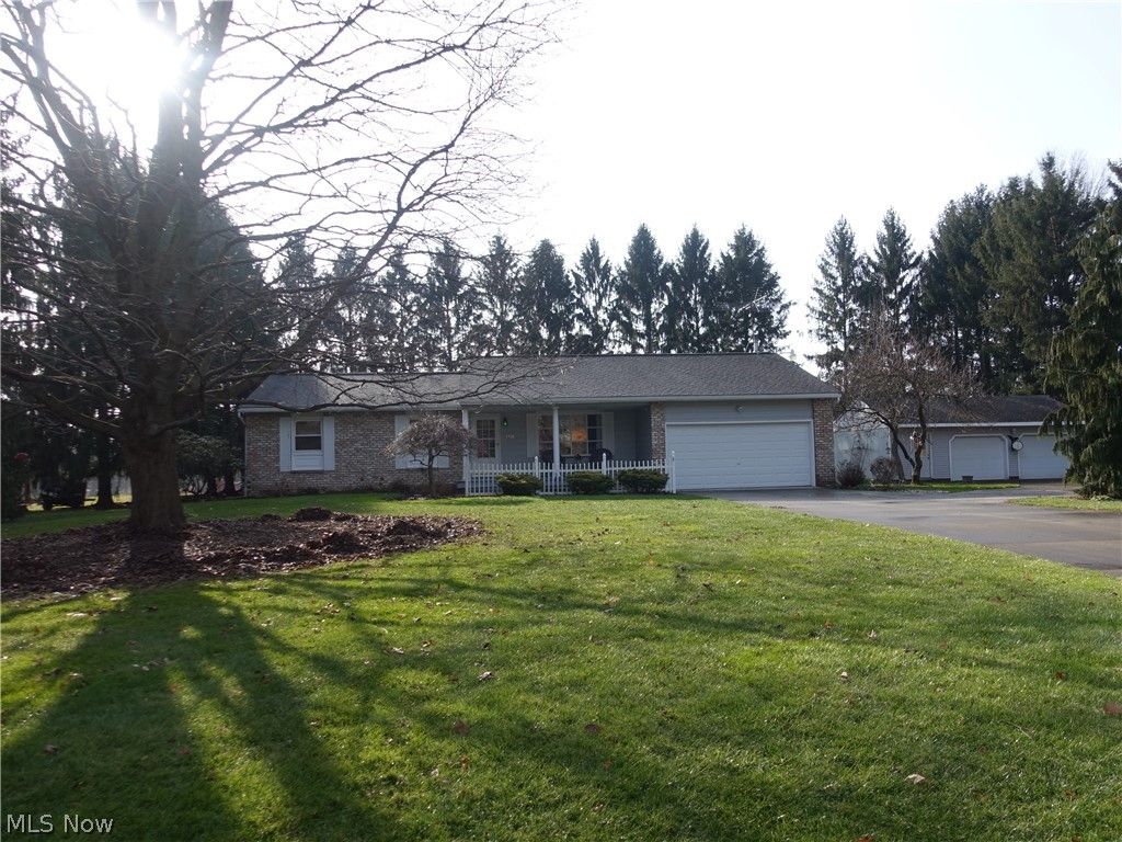 1920 W  Nimisila Rd, New Franklin, OH 44216