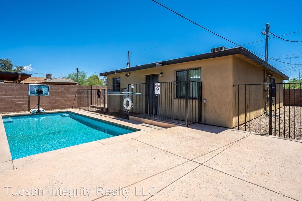 1628 E Miles St #1, Tucson, AZ 85719