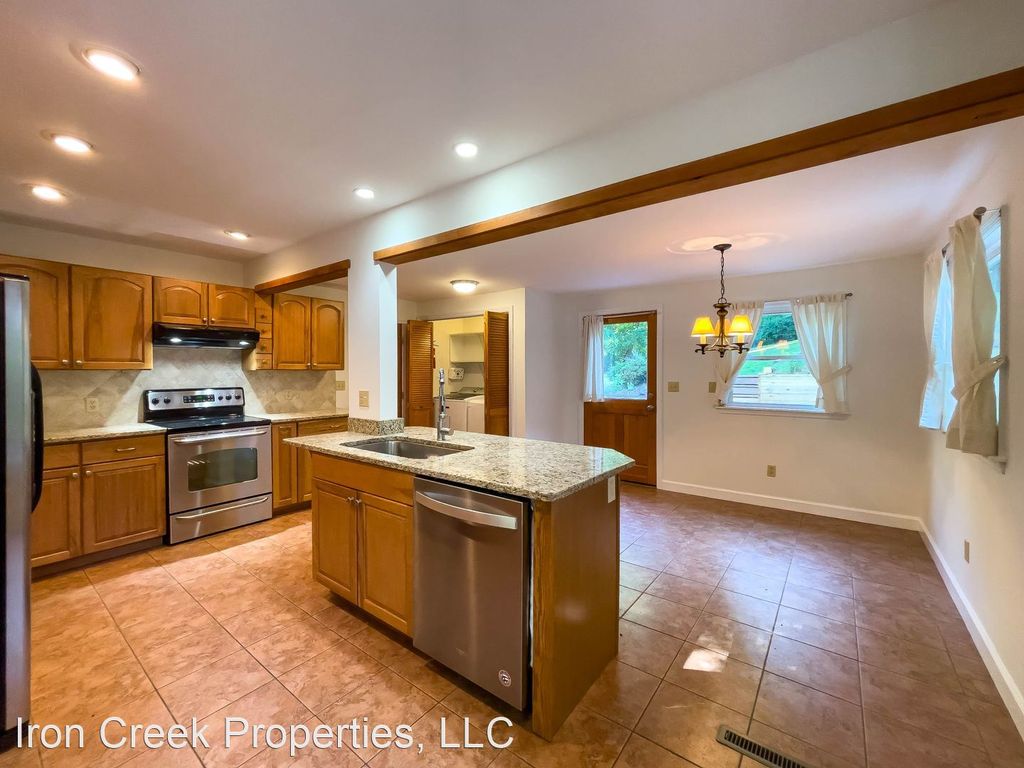 59 Johnston Blvd, Asheville, NC 28806