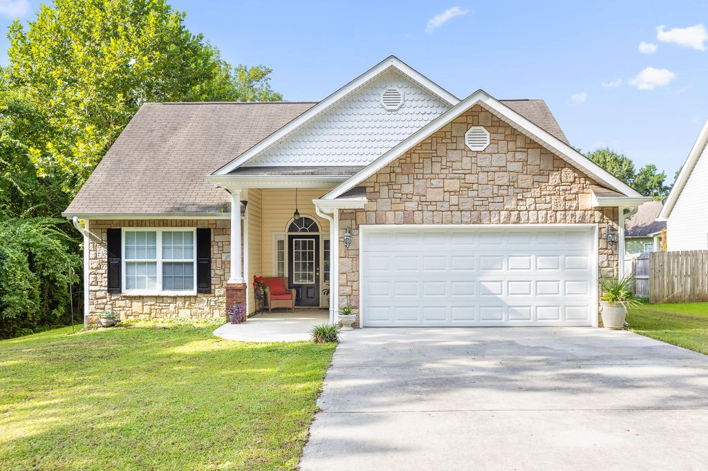 8338 Oak Dr, Chattanooga, TN 3 Bed, 2 Bath SingleFamily Home 46