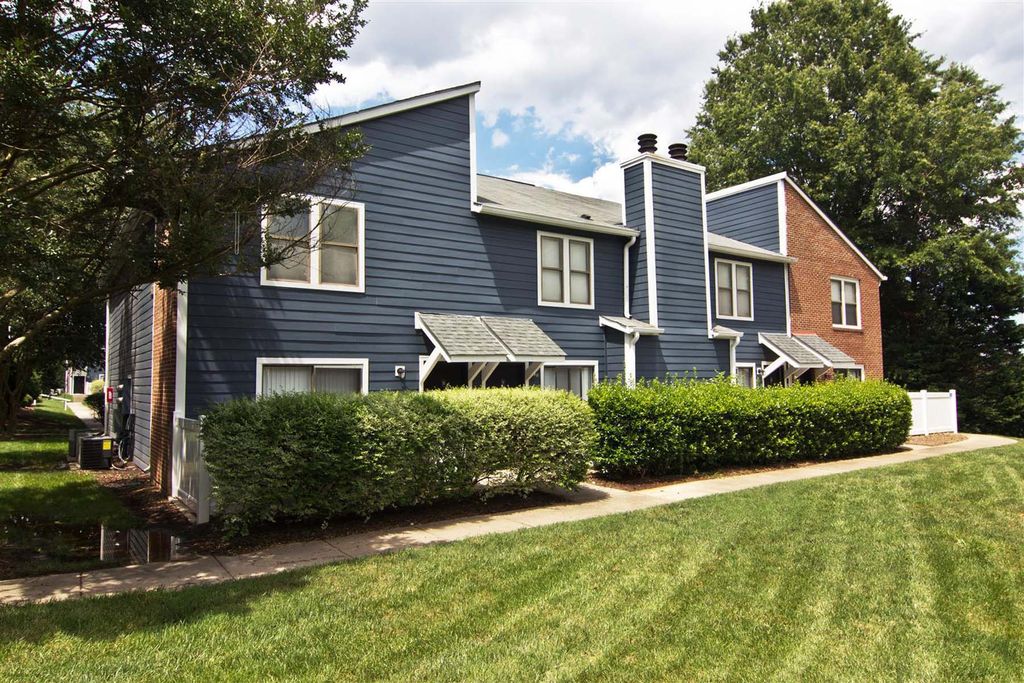 100 Stephanie Dr, Cary, NC 27511
