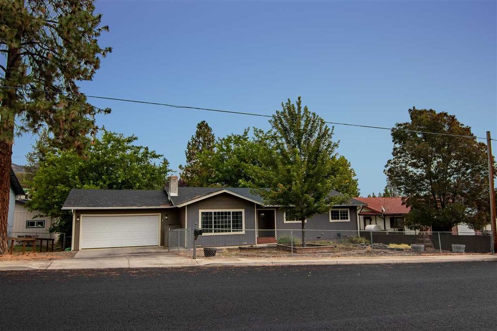 1032 W Miner St, Yreka, CA 96097 Trulia