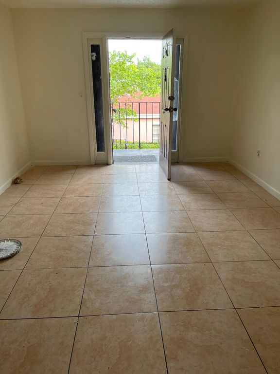 2335 NE 172nd St #6, North Miami Beach, FL 33160
