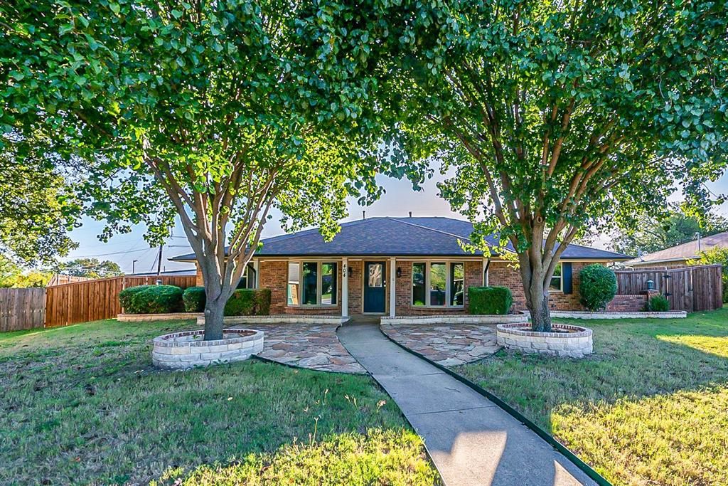 404 Cambridge Dr, Desoto, TX 75115
