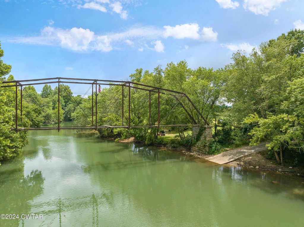 21 Campers Ln, Linden, TN 37096