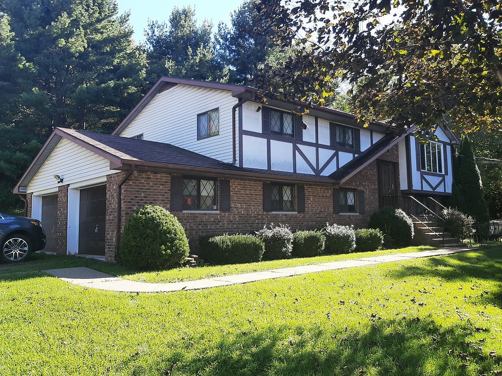 214 Walnut St, Sugar Notch, PA 18706