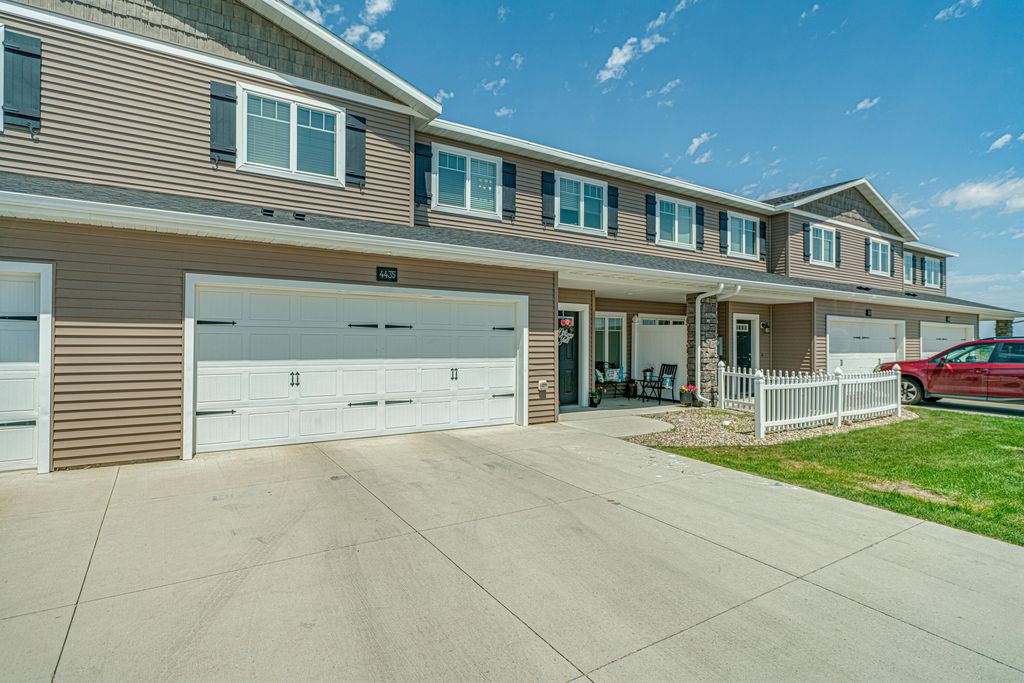4435 Cumberland Loop, Bismarck, ND 58503