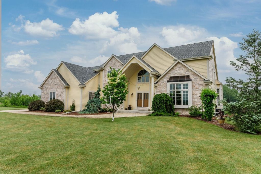 4430 S  Church Rd, West Bend, WI 53095