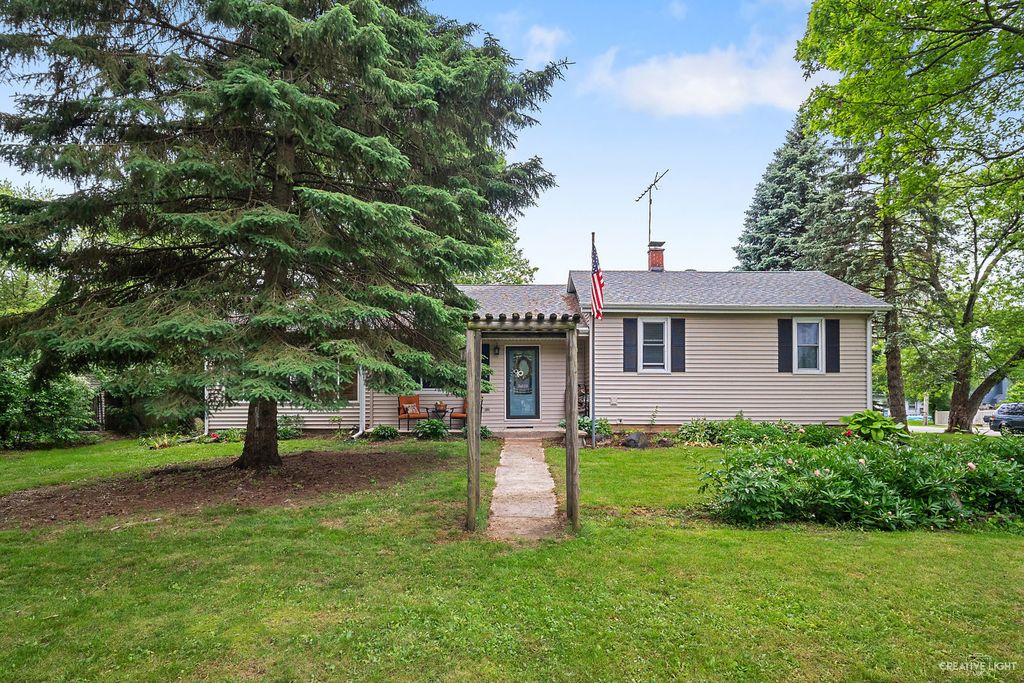 3S610 Elizabeth Ave, Warrenville, IL 60555