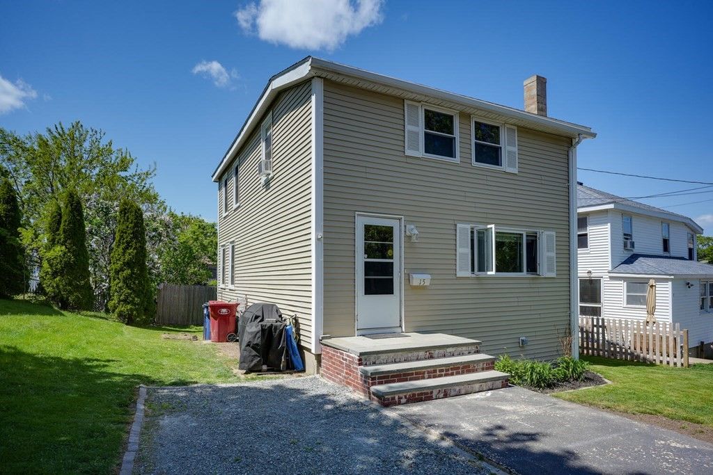 15 Lincoln Ave, Hull, MA 02045