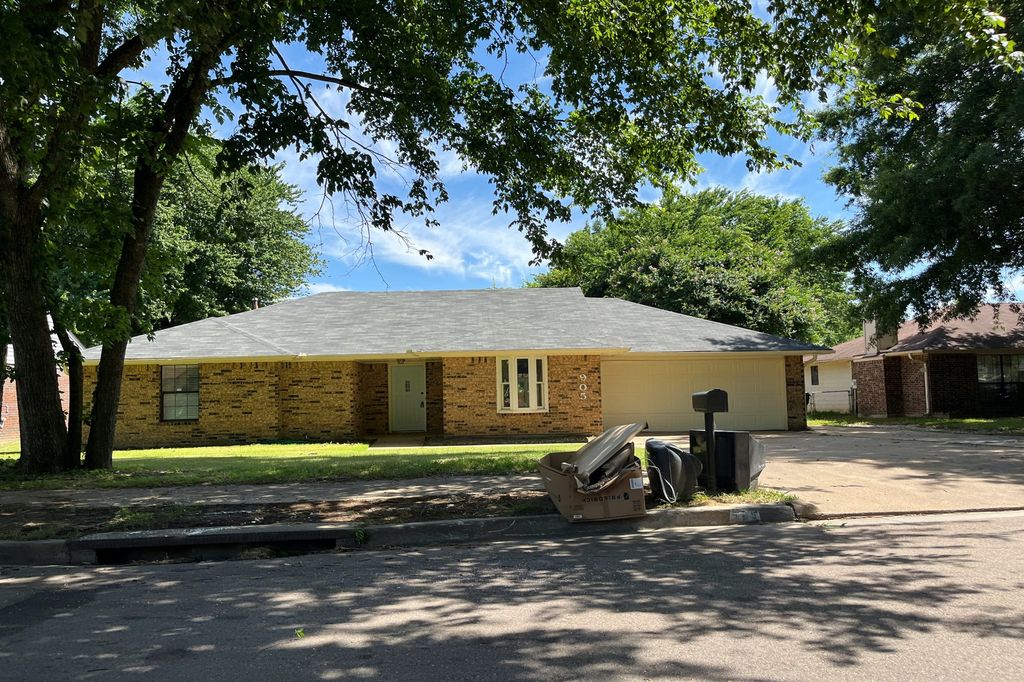 905 Autumn Woods Dr E, Southaven, MS 38671