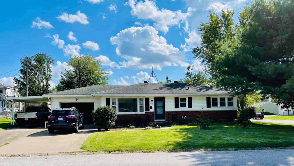 3808 Holiday Dr, Quincy, IL 62305