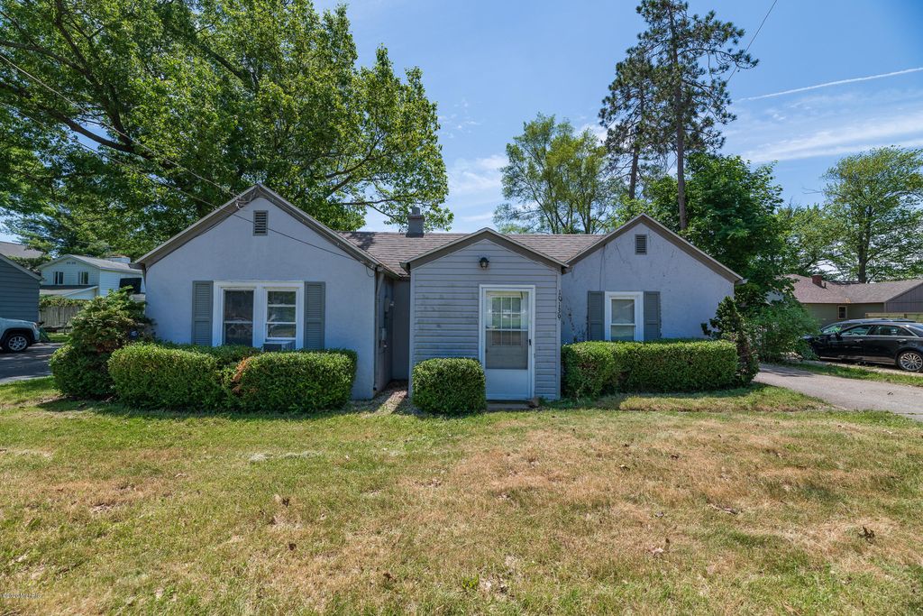10139 Woodlawn Dr, Portage, MI 49002