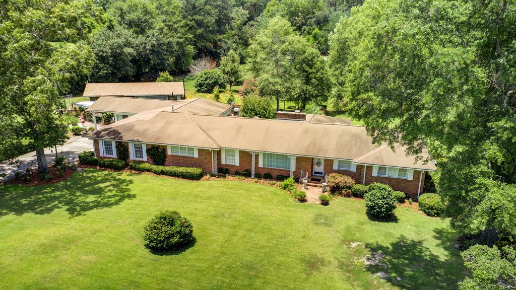 1126 Harvey St, Holly Hill, SC 29059