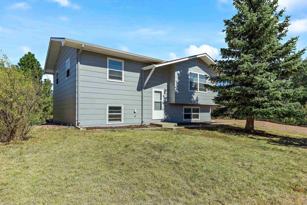 628 Lion Dr, Rapid City, SD 57701