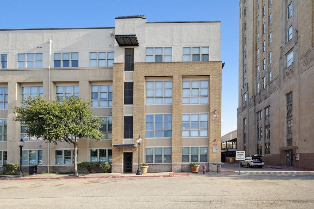 201 W  Lancaster Ave #104, Fort Worth, TX 76102