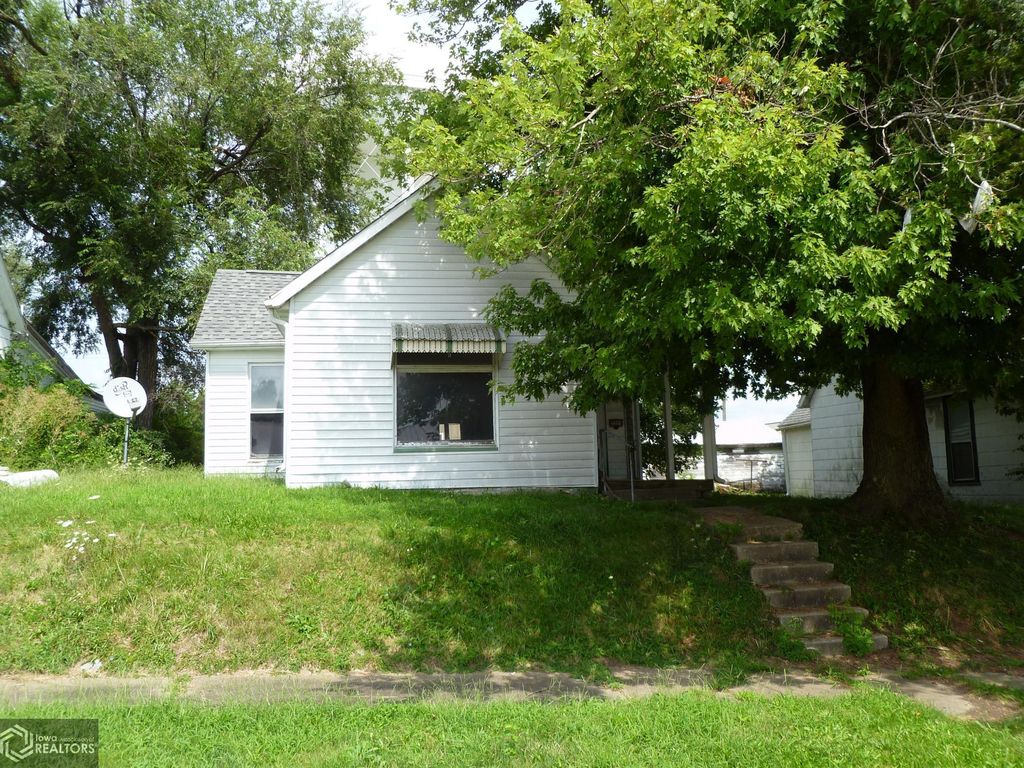 2205 Exchange St, Keokuk, IA 52632