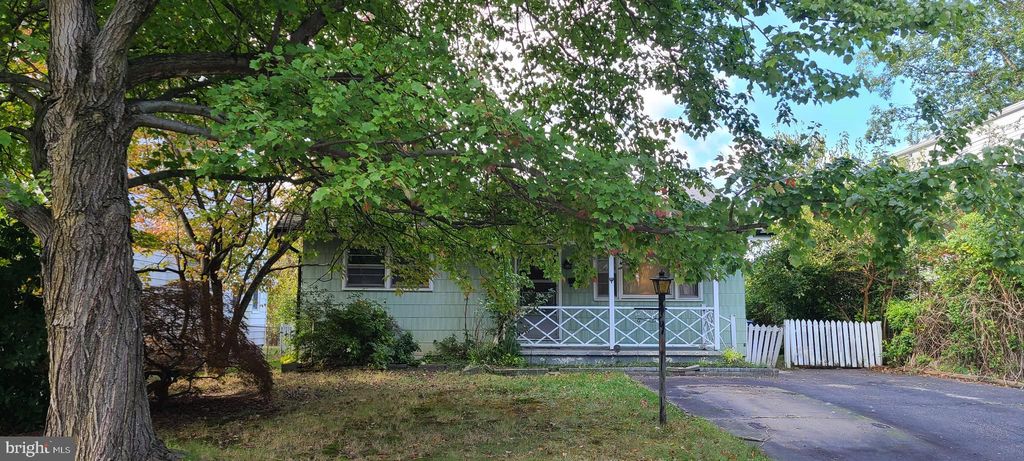 129 Moore St, Moorestown, NJ 08057
