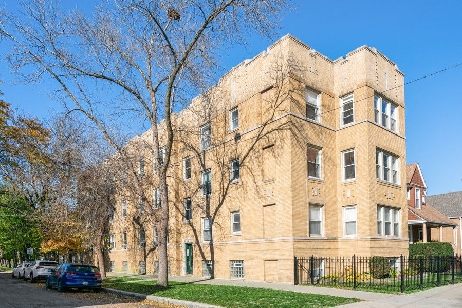 3736 W Berteau Ave #G, Chicago, IL 60618