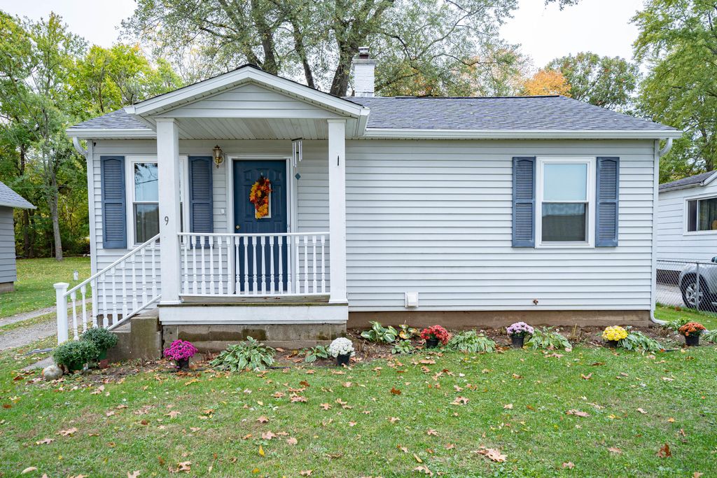9 24th Ct, Springfield, MI 49037