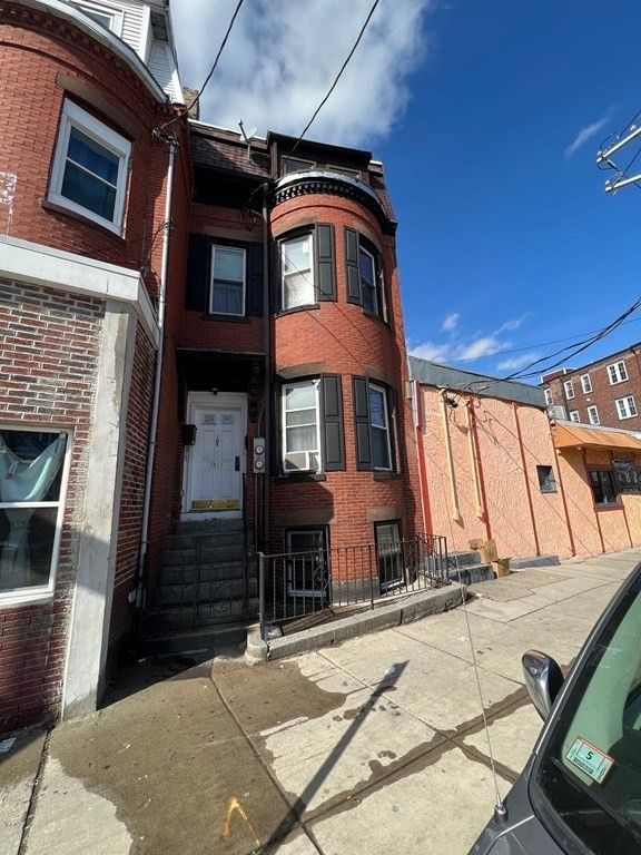 90 Washington Ave, Chelsea, MA 02150