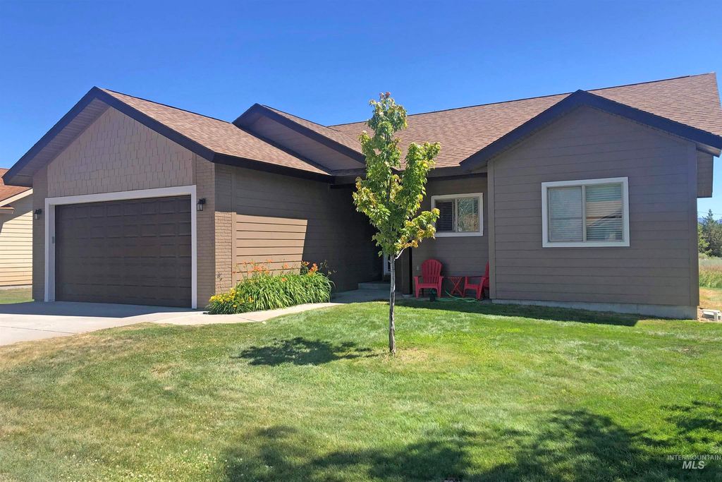 46 Charters Dr, Donnelly, ID 83615