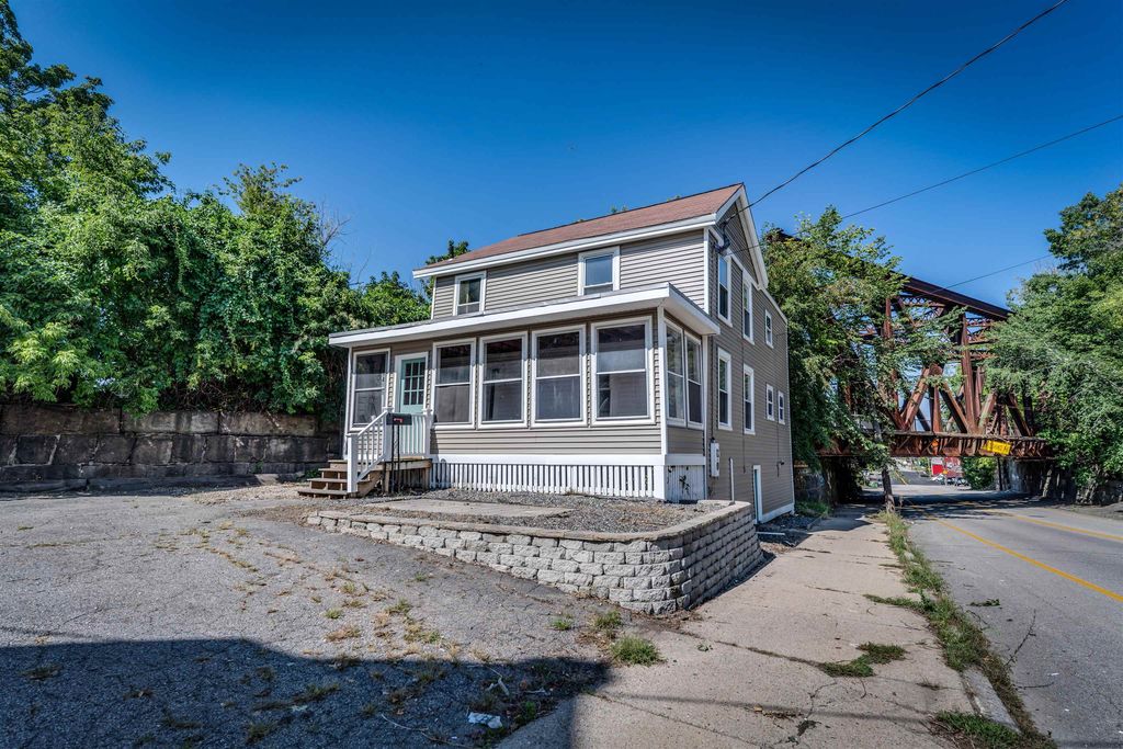 26 Broadway, Dover, NH 03820