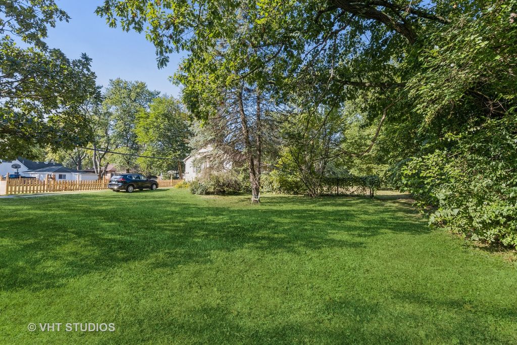 4732 River Dr, Lisle, IL 60532