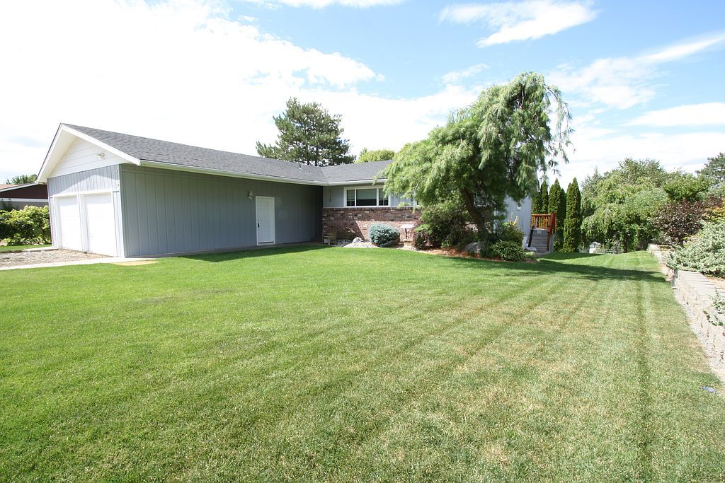 918 Roza Vista Dr, Prosser, WA 99350