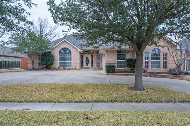8225 Pecan Ridge Dr, North Richland Hills, TX 76182