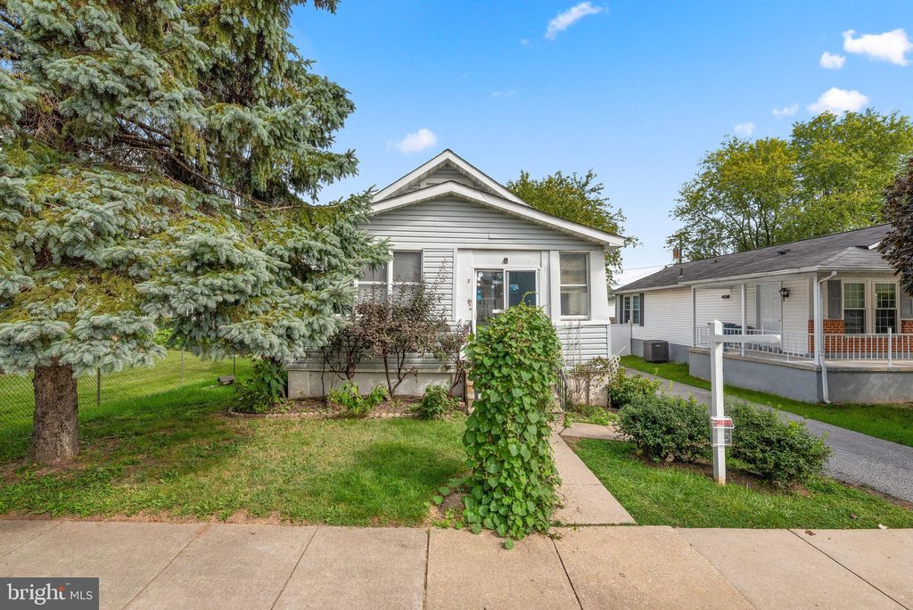 1 Dunbar Ave, Catonsville, MD 21228