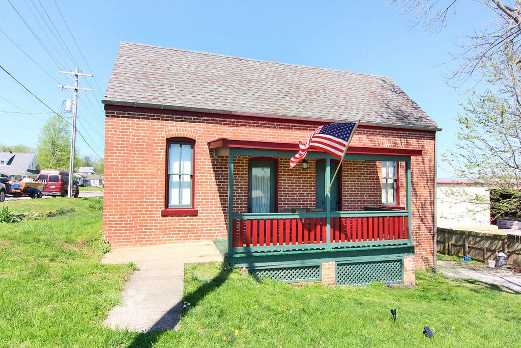 402 E Adams St, Jackson, MO 3 Bed, 2.5 Bath SingleFamily Home 5