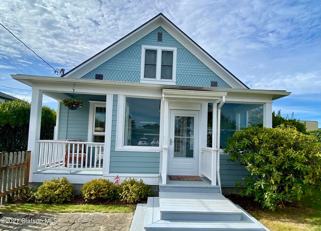 1131 2nd Ave, Seaside, OR 97138