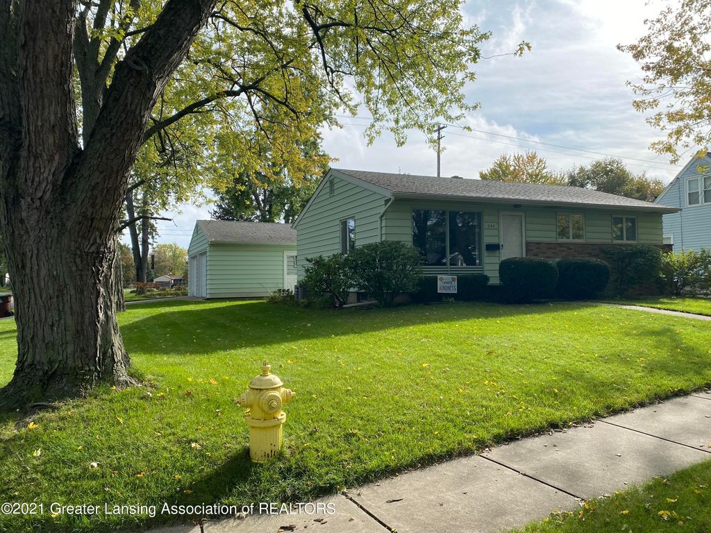 230 Harriet Ave, Lansing, MI 48917