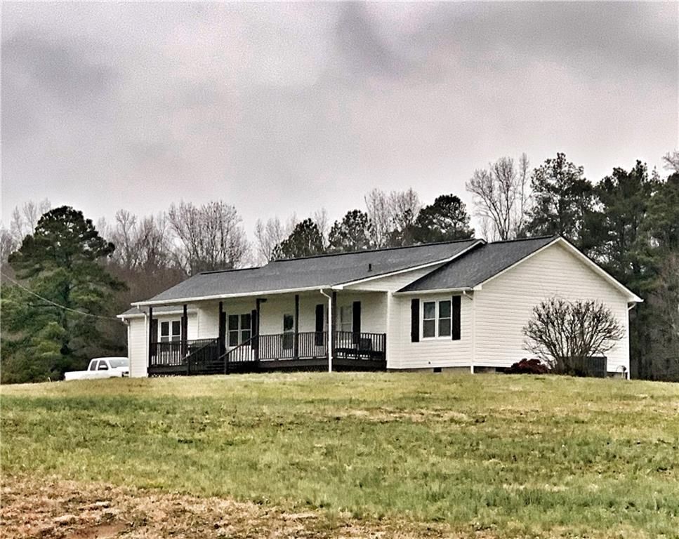 215 Rogers Rd SW, Adairsville, GA - 3 Bed, 2 Bath Single-Family Home